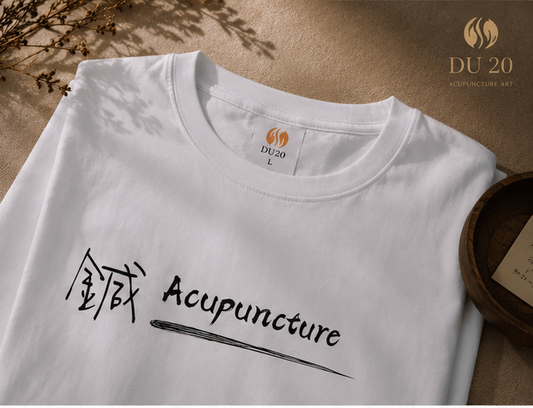 DU20 Acupuncture Art Tee — "针灸" Calligraphy Print (White)